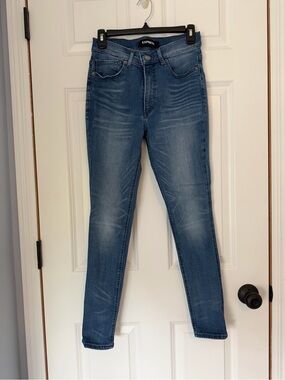 Express Women’s Skinny Jeans - Medium Blue Wash 4 short